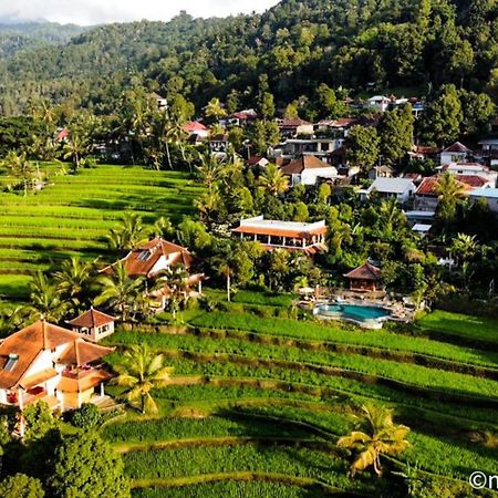 Lesong Hotel And Restaurant Munduk Buitenkant foto