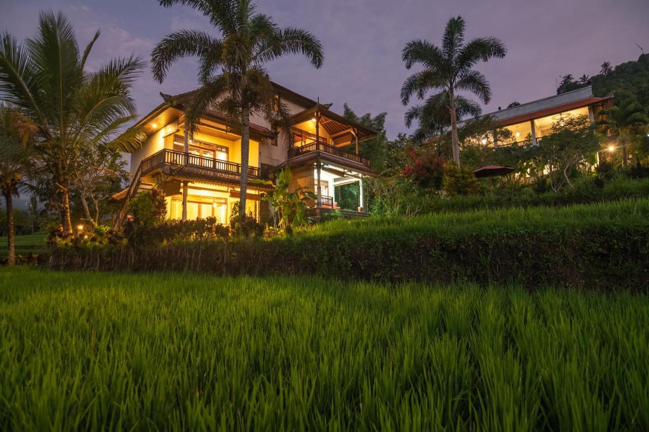 Lesong Hotel And Restaurant Munduk Buitenkant foto