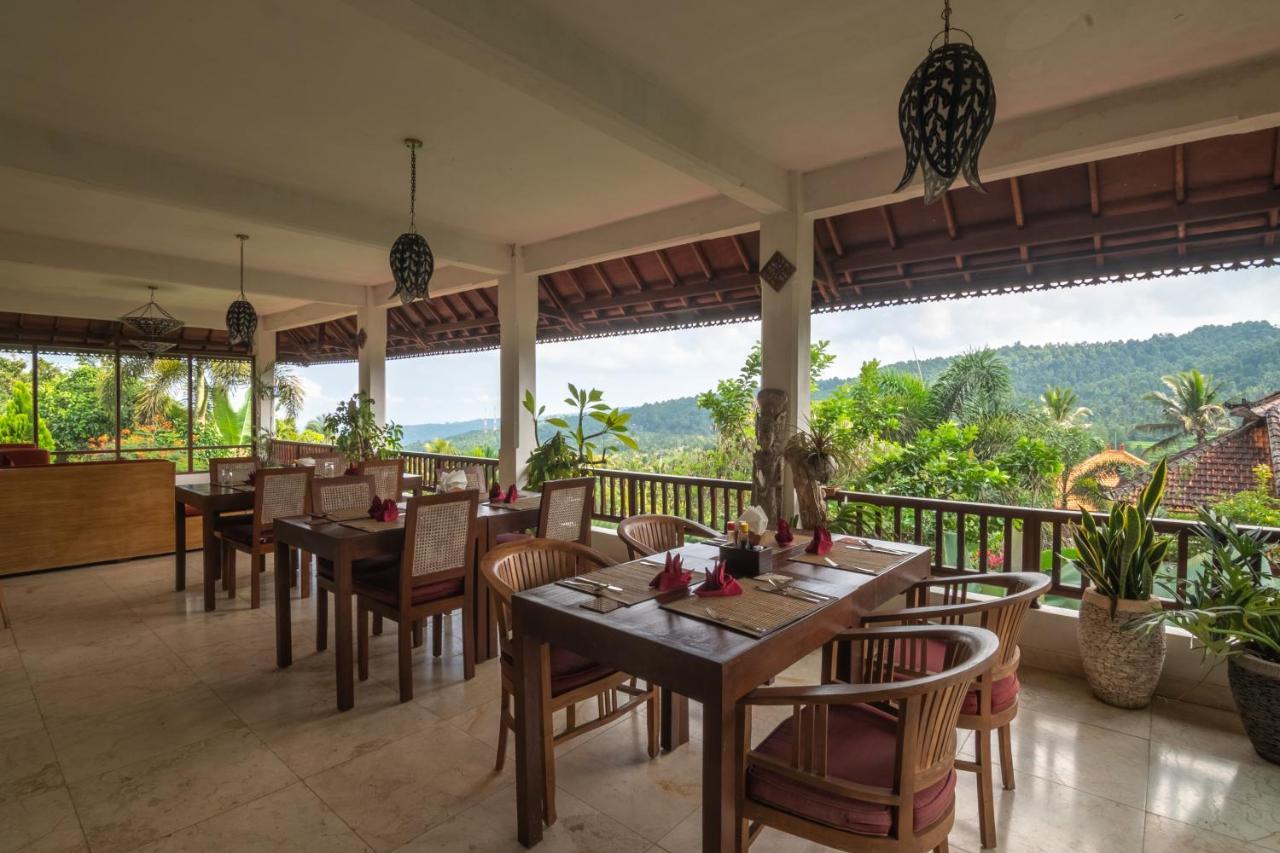 Lesong Hotel And Restaurant Munduk Buitenkant foto