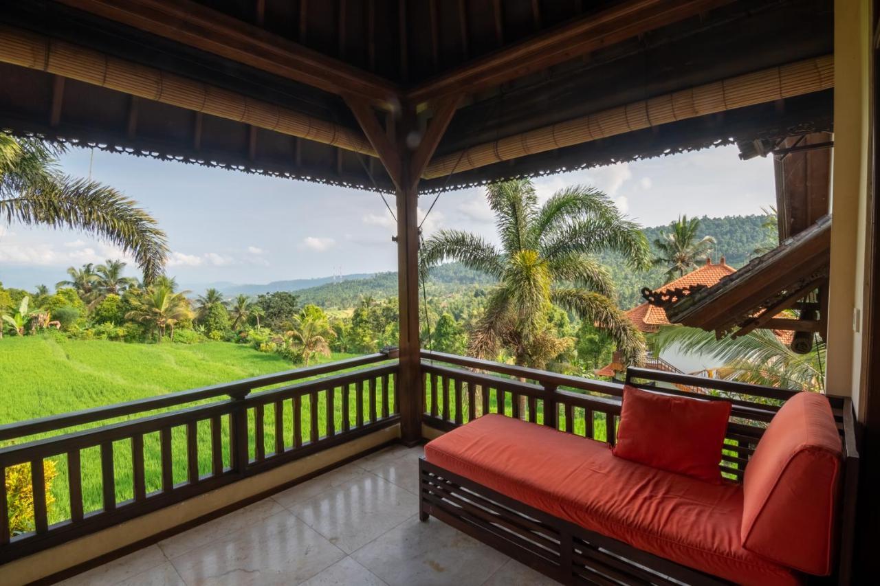 Lesong Hotel And Restaurant Munduk Buitenkant foto