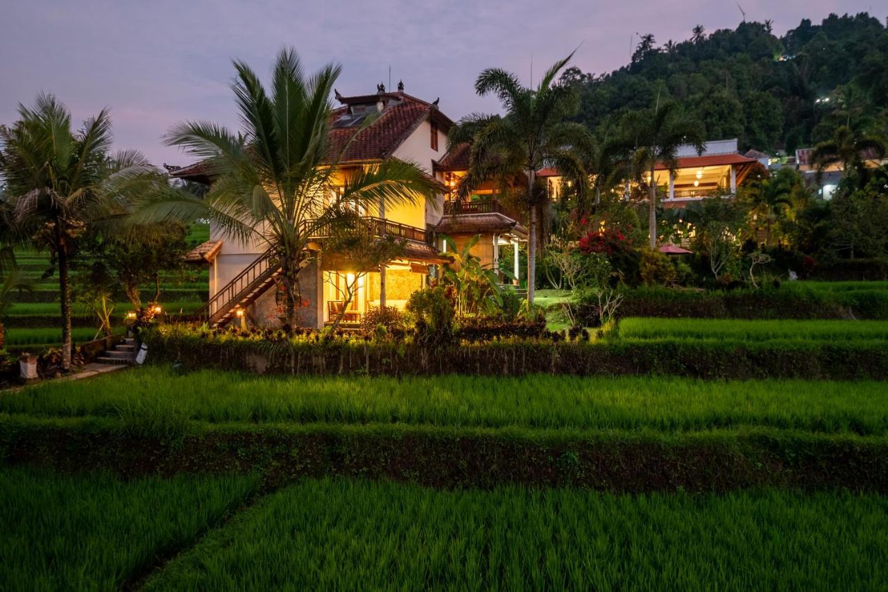 Lesong Hotel And Restaurant Munduk Buitenkant foto