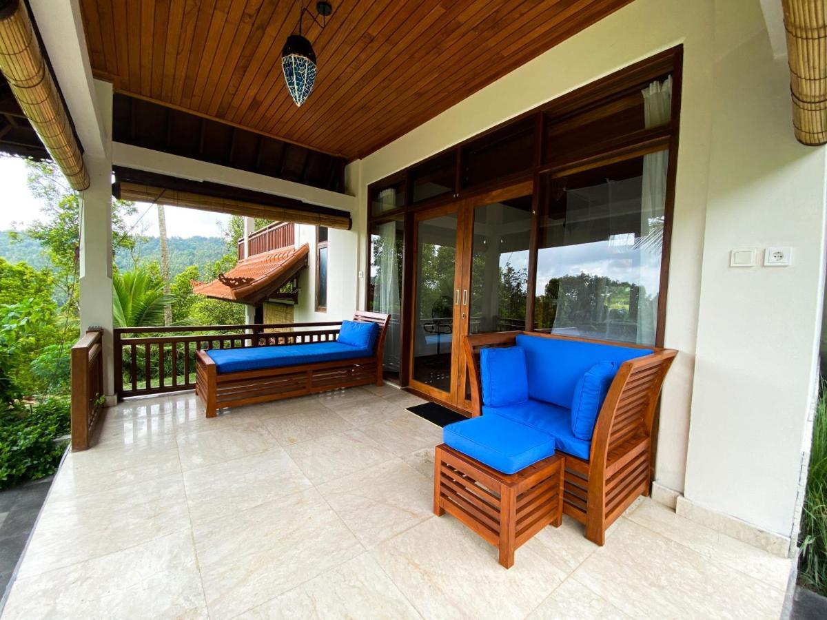 Lesong Hotel And Restaurant Munduk Buitenkant foto