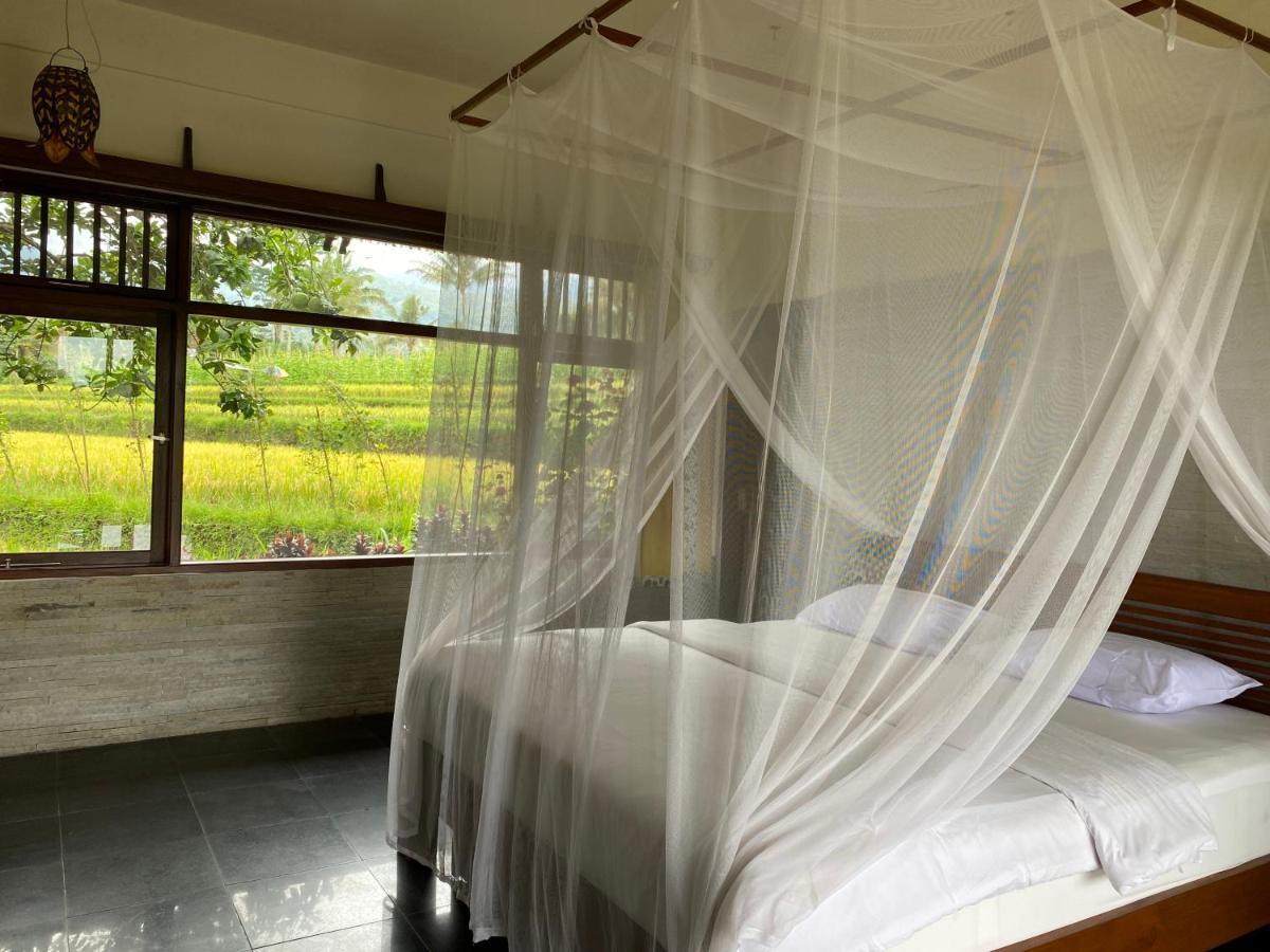 Lesong Hotel And Restaurant Munduk Buitenkant foto