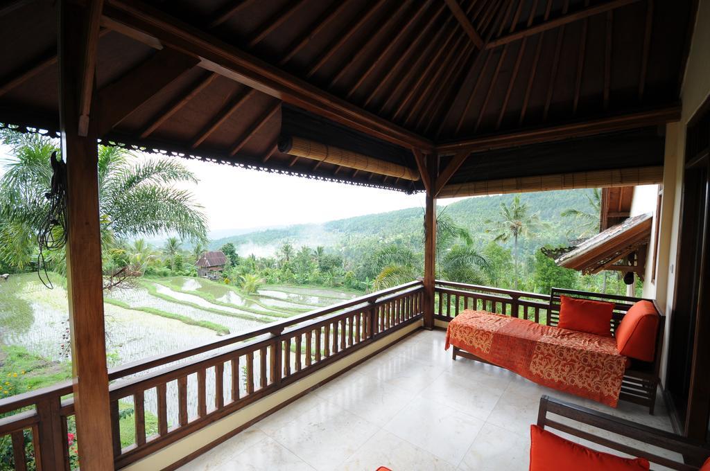 Lesong Hotel And Restaurant Munduk Buitenkant foto