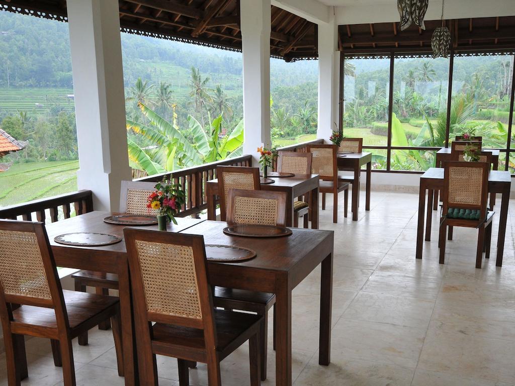 Lesong Hotel And Restaurant Munduk Buitenkant foto
