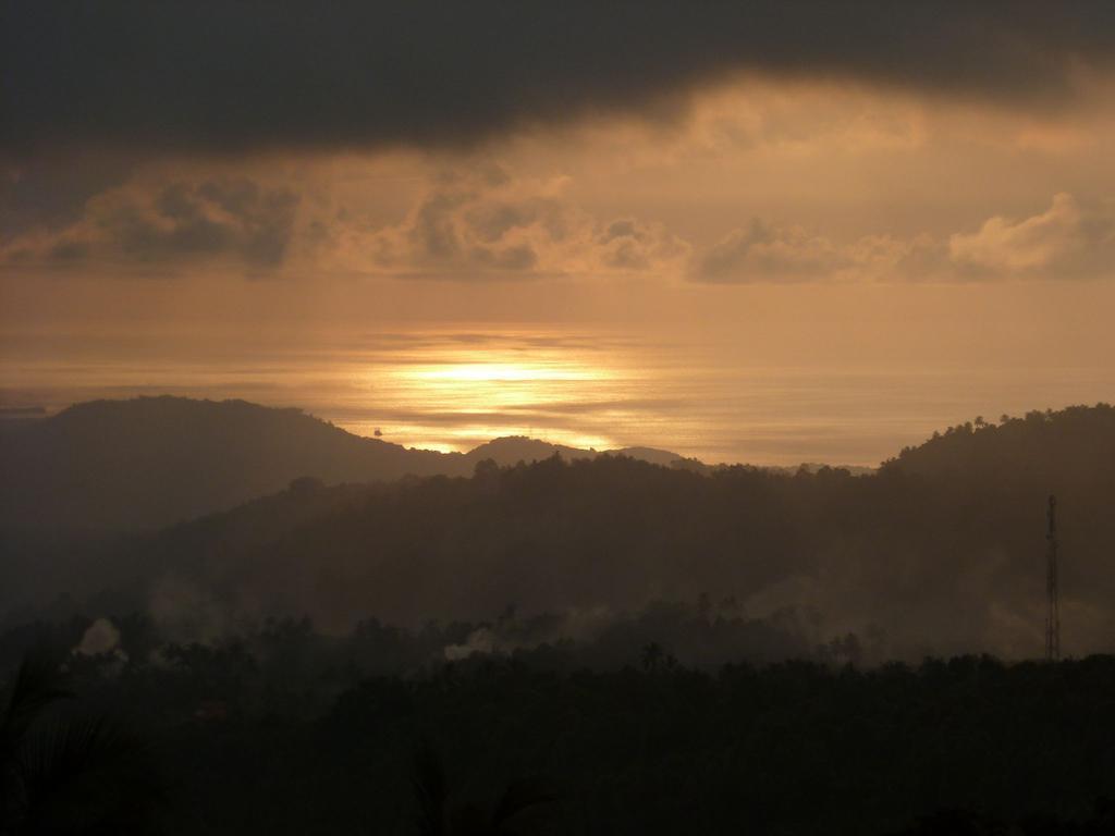 Lesong Hotel And Restaurant Munduk Buitenkant foto